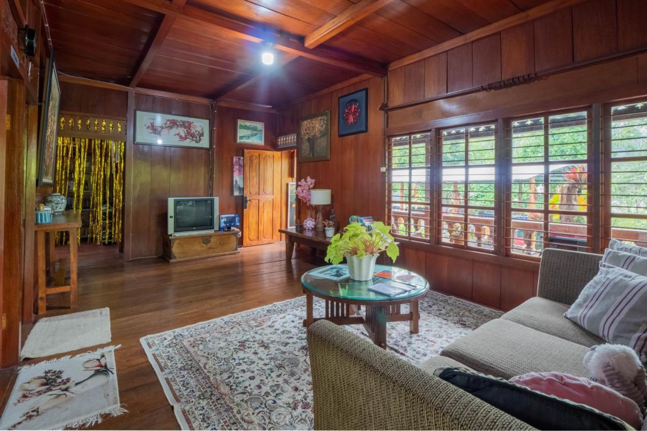 Rumah Kayu Sulawesi Antique Bedugul  Kültér fotó