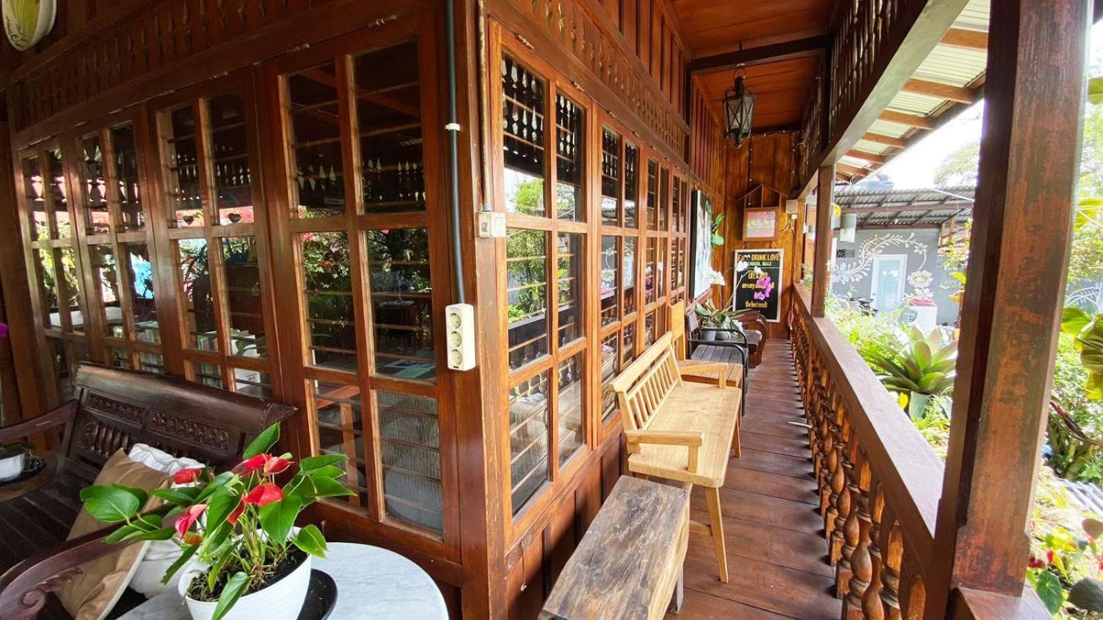 Rumah Kayu Sulawesi Antique Bedugul  Kültér fotó